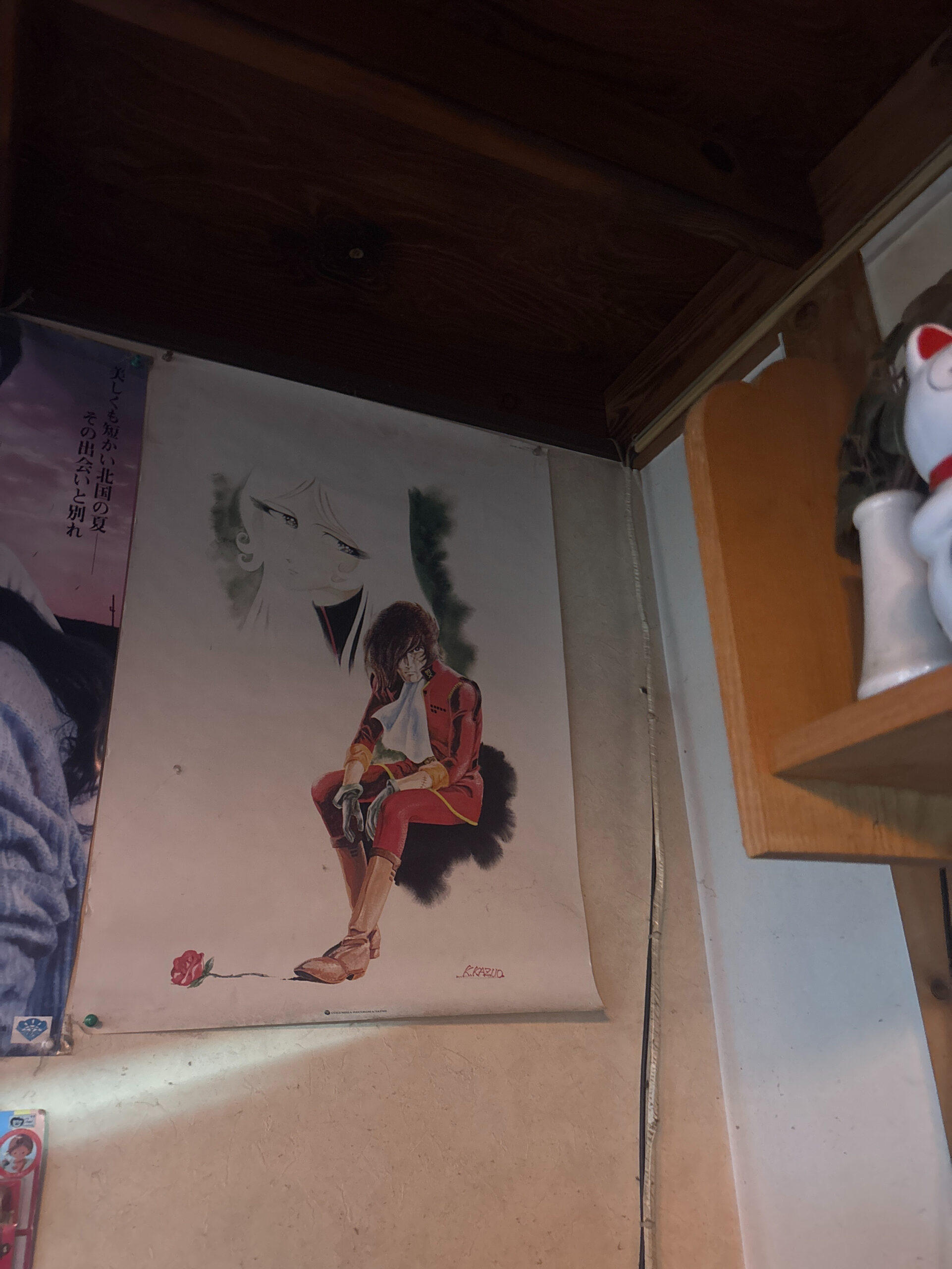 たっちゃんち店内に掲示された昭和アニメ風ポスター
