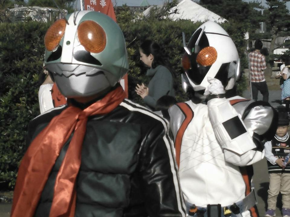 仮面ライダー1号とフォーゼのコスプレ写真