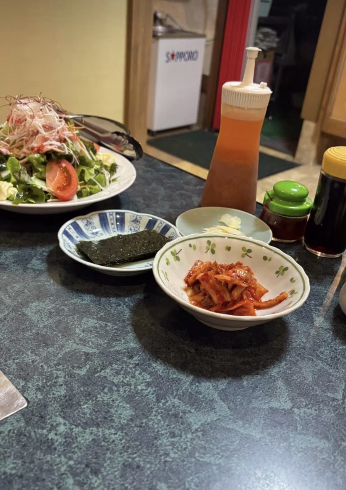 焼肉宝山の蟹風味サラダとお通し