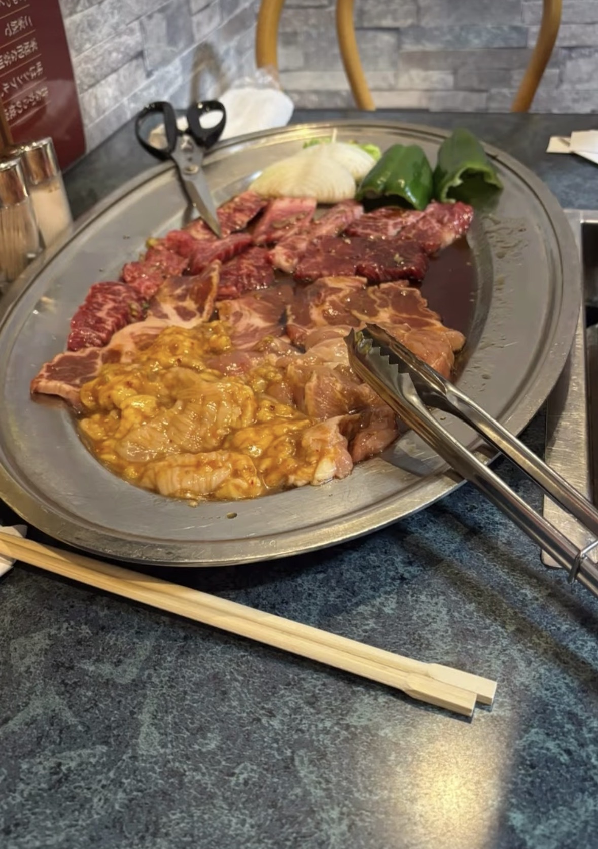 焼肉宝山の豪華大皿盛り